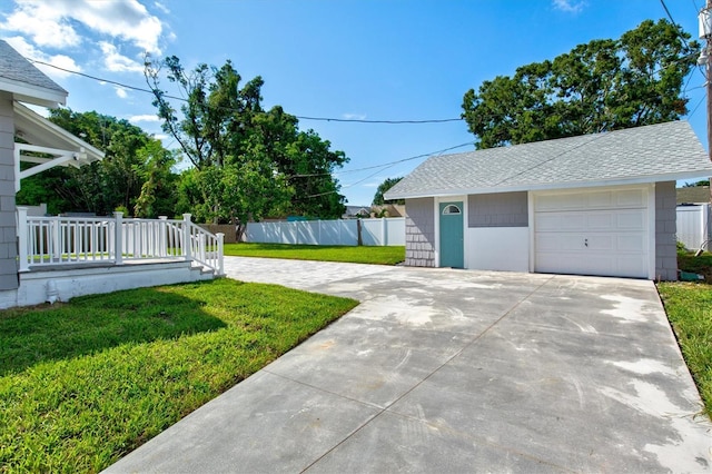 view of yard featuring a garage and an outdoor structure