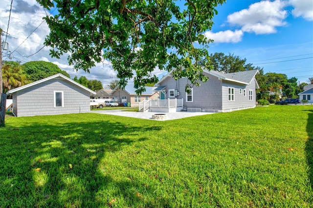 view of yard featuring a patio