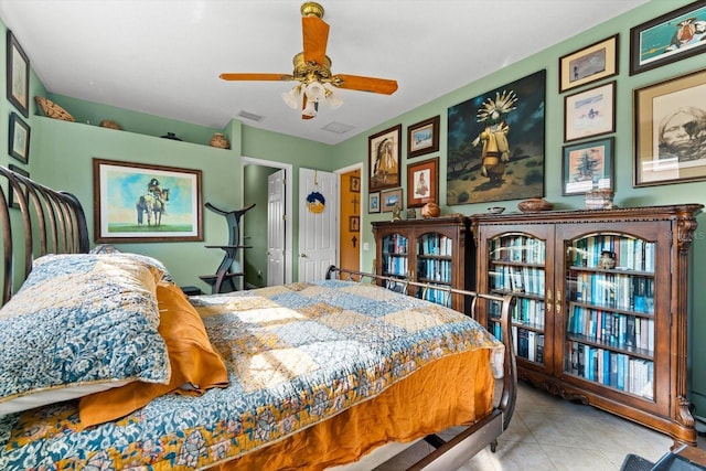 bedroom with ceiling fan