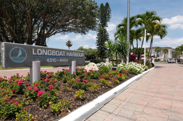 view of community / neighborhood sign