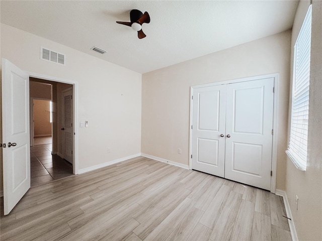 10827 Charlotte Dr, Parrish, FL 34219 - unfurnished bedroom featuring a ceiling fan, visible vents, light wood finished floors, and a closet