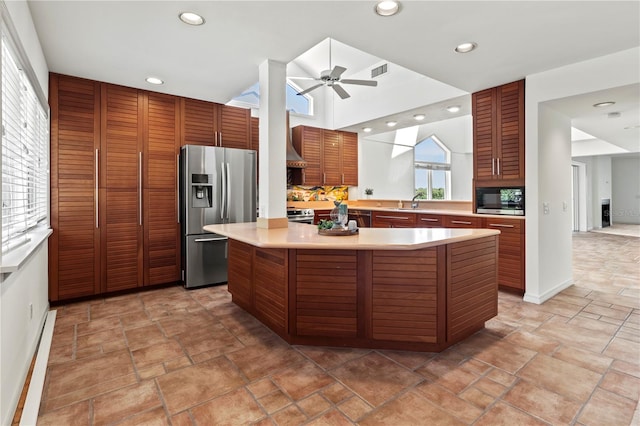 kitchen with ceiling fan, a center island, sink, and stainless steel appliances