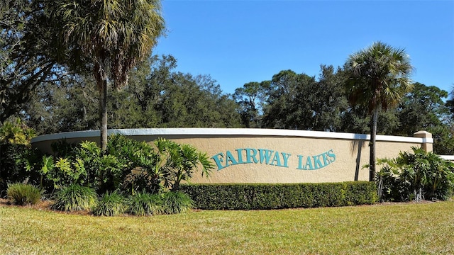 community sign featuring a lawn