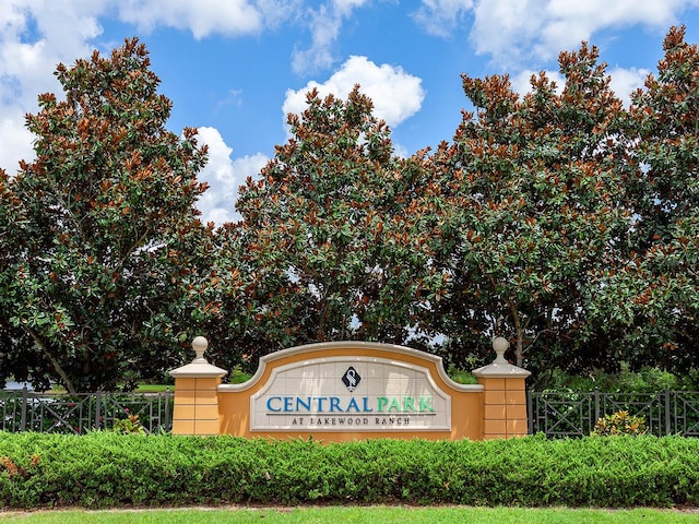 view of community / neighborhood sign