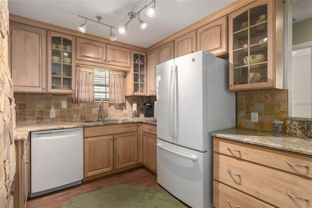 kitchen featuring dark wood-type flooring, sink, white appliances, and tasteful backsplash