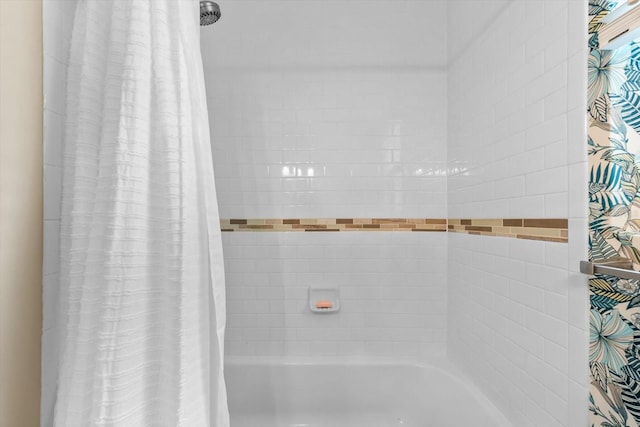 bathroom featuring shower / bath combo