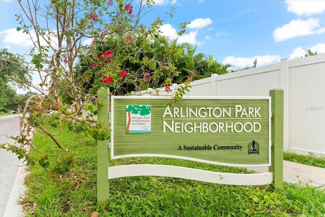 view of community / neighborhood sign