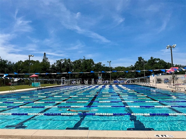 view of swimming pool with volleyball court