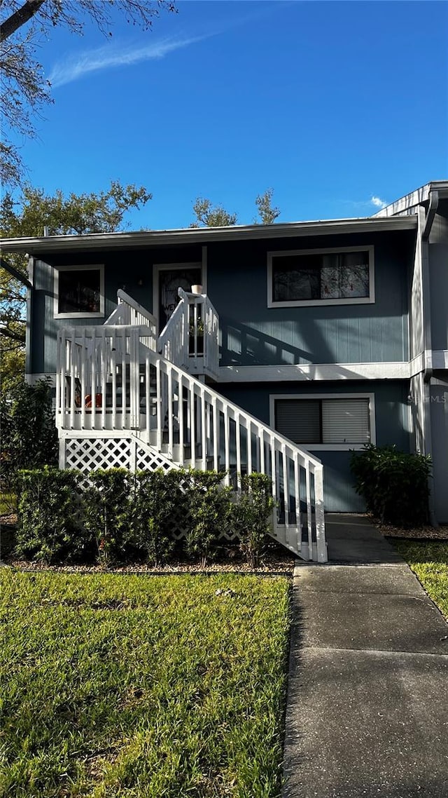 view of front of property with a front lawn