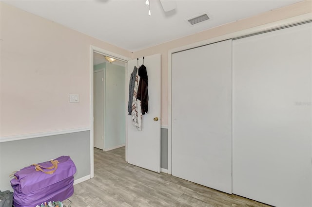 2900 Siesta Dr, Venice, FL 34293 - unfurnished bedroom featuring a ceiling fan, visible vents, baseboards, a closet, and light wood finished floors