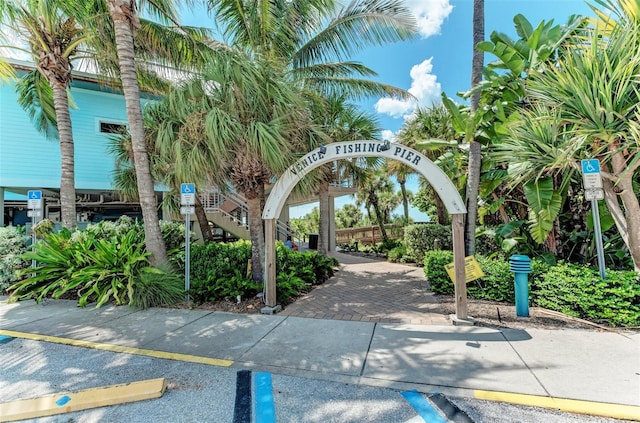 2900 Siesta Dr, Venice, FL 34293 - view of surrounding community