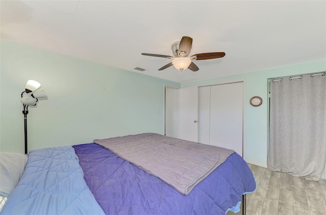 2900 Siesta Dr, Venice, FL 34293 - bedroom featuring a closet, visible vents, ceiling fan, and light wood-style flooring