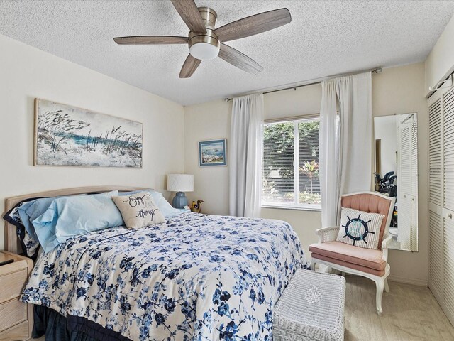 bedroom featuring ceiling fan, a closet, and a textured ceiling