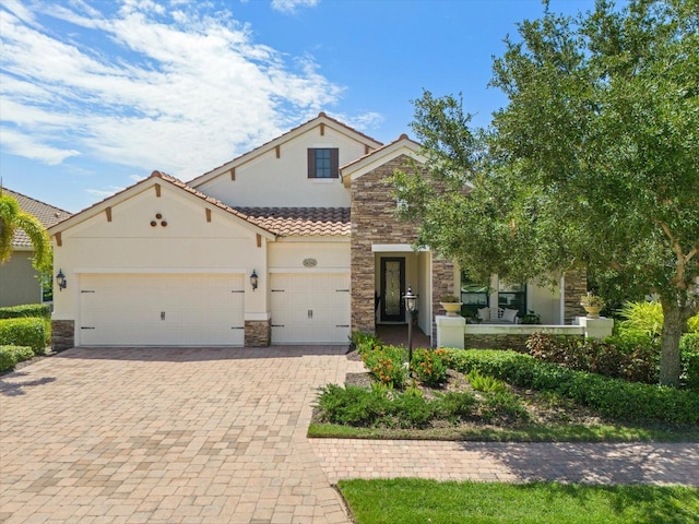 view of front facade with a garage