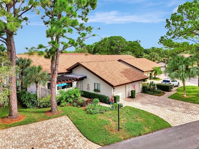 view of front of house featuring a front yard