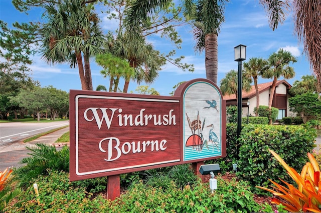 view of community / neighborhood sign