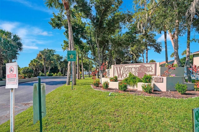 community / neighborhood sign with a yard