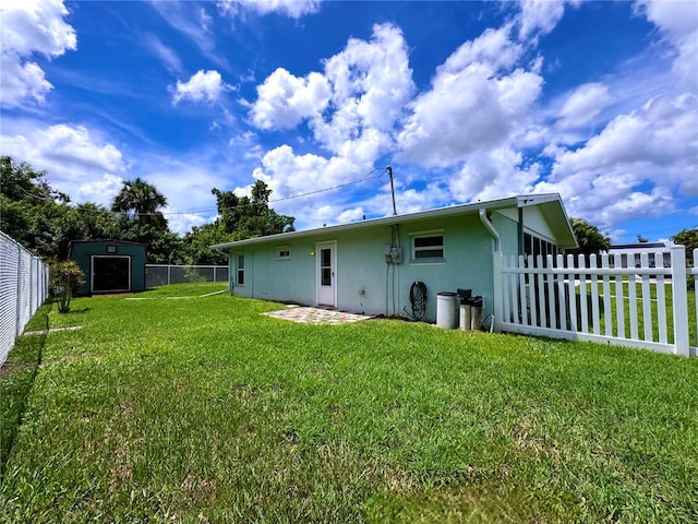 exterior space featuring a lawn