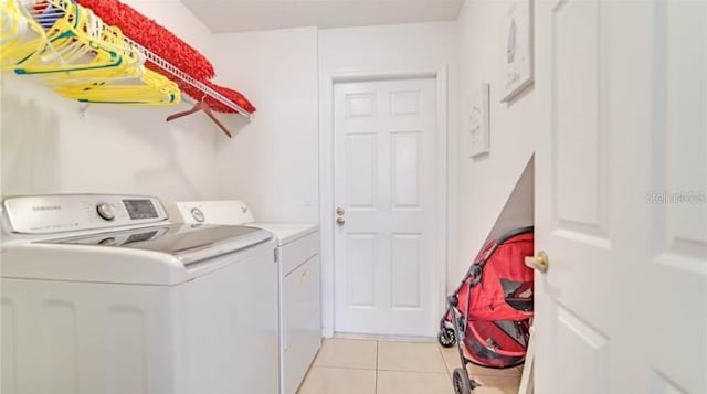 laundry room with light tile patterned flooring and independent washer and dryer