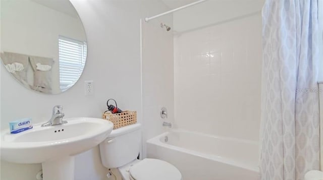 full bathroom featuring sink, toilet, and shower / bath combo