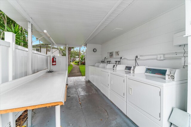 laundry room with washing machine and dryer