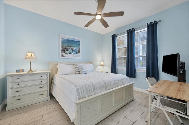 bedroom with ceiling fan