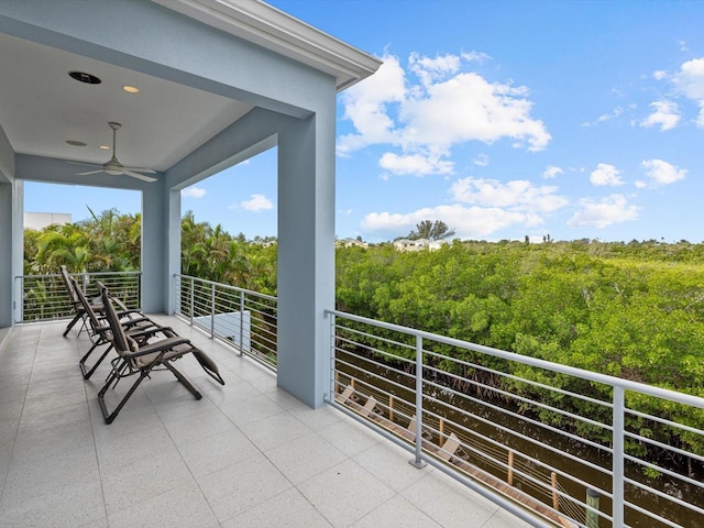 balcony featuring a ceiling fan