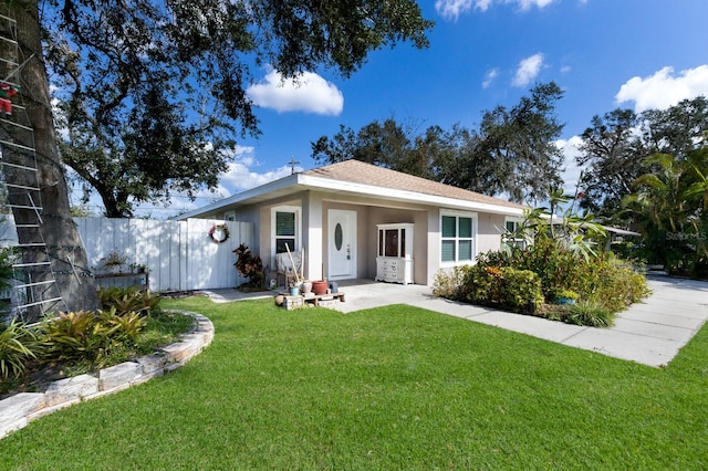 ranch-style home featuring a front yard