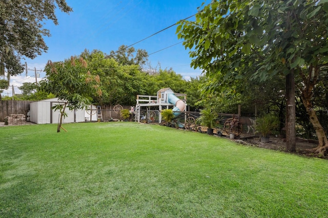 view of yard with a shed