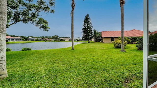 view of yard featuring a water view