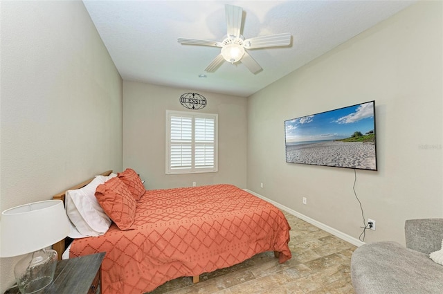 bedroom with ceiling fan