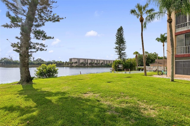 view of yard featuring a water view