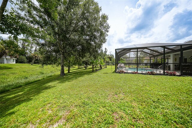 view of yard with a lanai