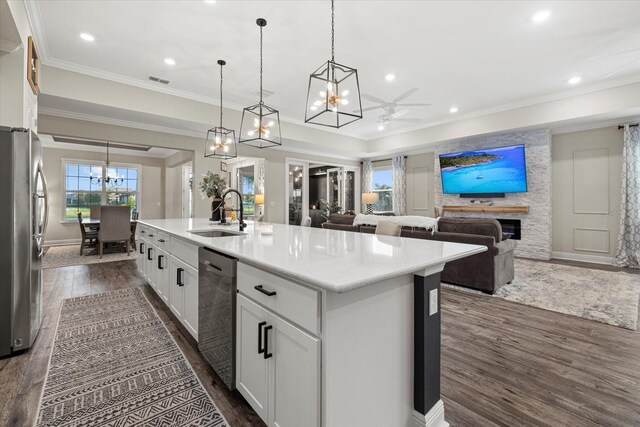 kitchen featuring a center island with sink, ceiling fan, sink, and stainless steel appliances