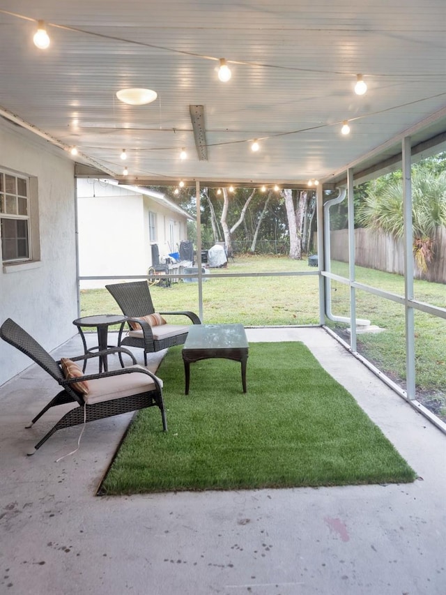 view of yard featuring a patio area