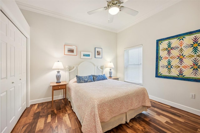 bedroom with a closet, ceiling fan, crown molding, and dark hardwood / wood-style floors