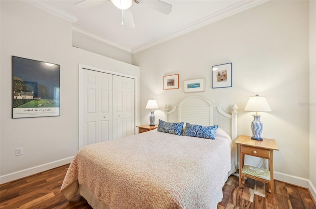 bedroom featuring ceiling fan, a closet, dark wood-type flooring, and crown molding