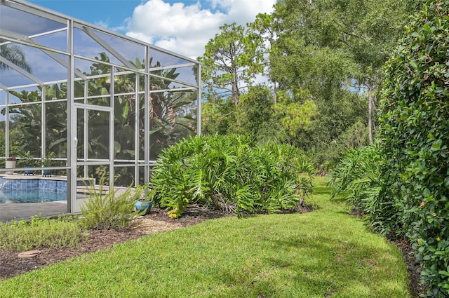 view of yard with a lanai