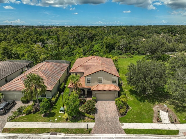 birds eye view of property featuring a wooded view