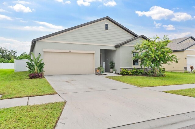 view of front of house featuring a garage and a front yard