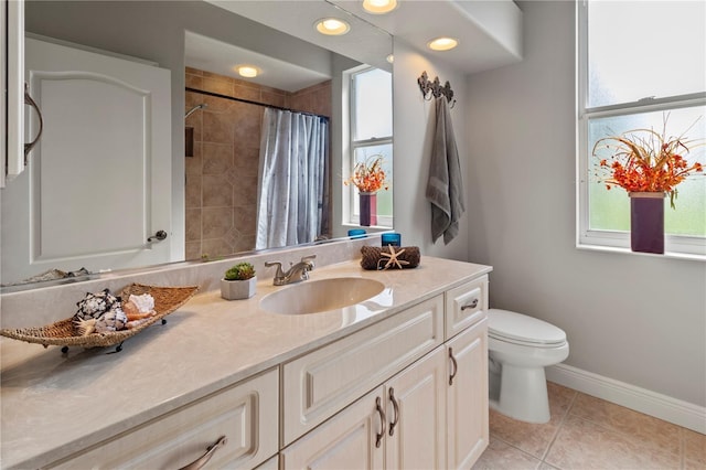 full bath featuring toilet, vanity, tile patterned flooring, tiled shower, and baseboards