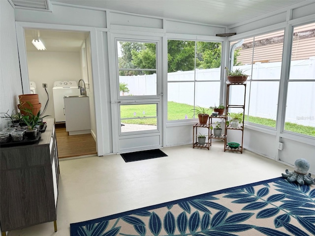 sunroom / solarium featuring washer / dryer