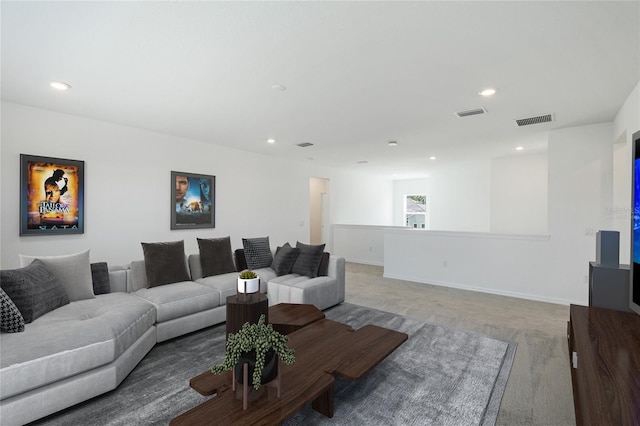 living area with baseboards, visible vents, carpet flooring, and recessed lighting