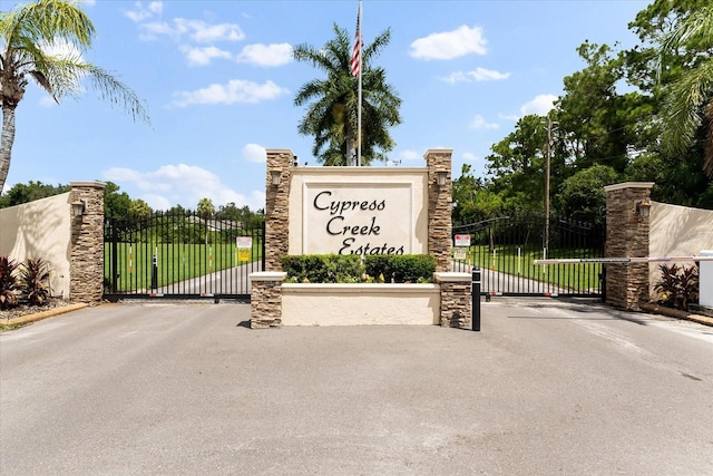 view of community / neighborhood sign