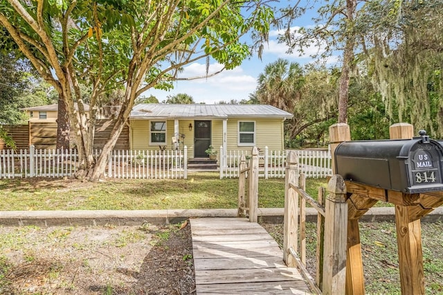 view of front of house with covered porch and a front lawn