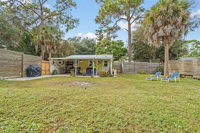 view of yard featuring a patio area