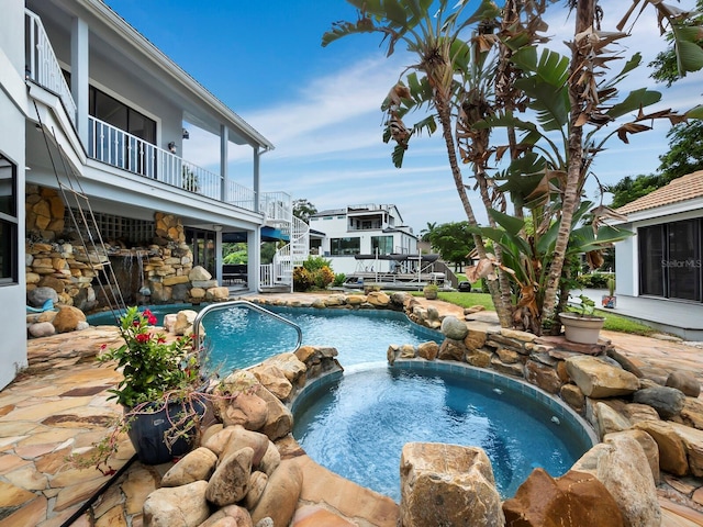 1400 Quail Dr, Sarasota, FL 34231 - view of swimming pool with a pool with connected hot tub and stairs