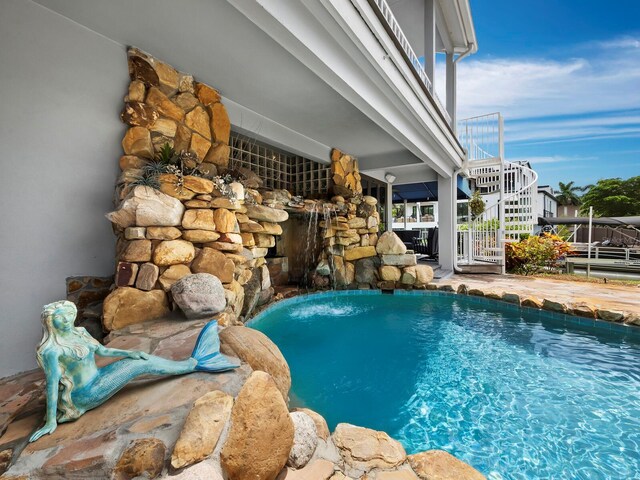 view of pool with pool water feature