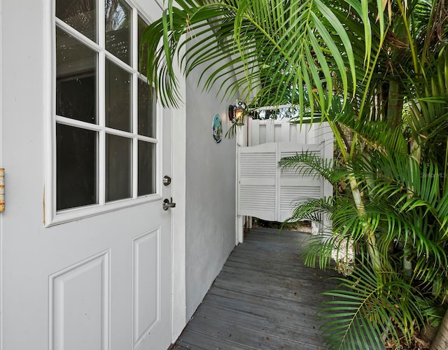 1400 Quail Dr, Sarasota, FL 34231 - property entrance featuring stucco siding