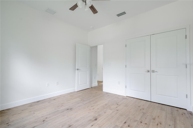 unfurnished bedroom featuring light hardwood / wood-style flooring, ceiling fan, and a closet